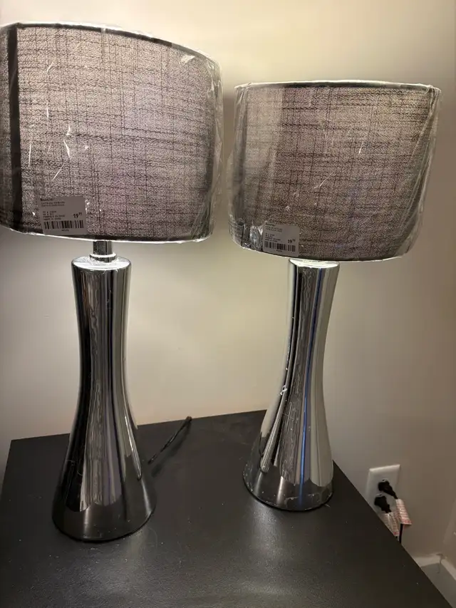 table lamp in Indoor Lighting & Fans in Longueuil / South Shore - Image 2