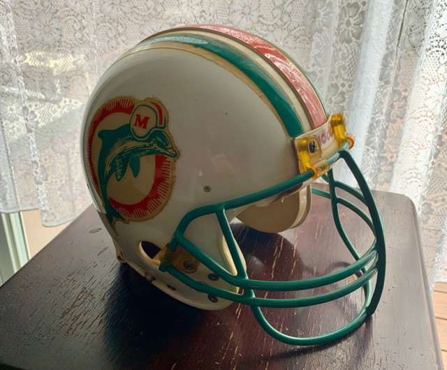 Real NFL official and CFL helmets dans Football  à Ouest de l’Île - Image 3