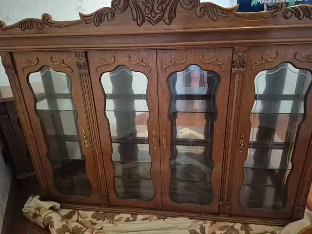 China Cabinet-Vintage- in Hutches & Display Cabinets in Muskoka - Image 2