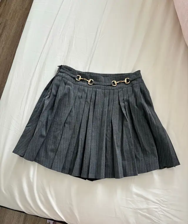 Brand New Pleated Skirt  in Women's - Bottoms in City of Toronto - Image 2