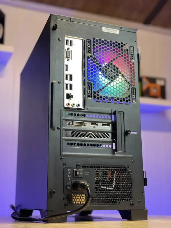 PC Gamer / Gaming PC - Ryzen 5 3600 + Nvidia GeForce RTX 3060 in Desktop Computers in City of Montréal - Image 10