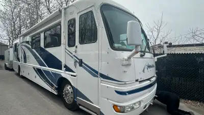 Motorisé Pusher 40 pied , Fleetwood, American Tradition, 2000, 92000 mile, en parfait état! 1 slide...