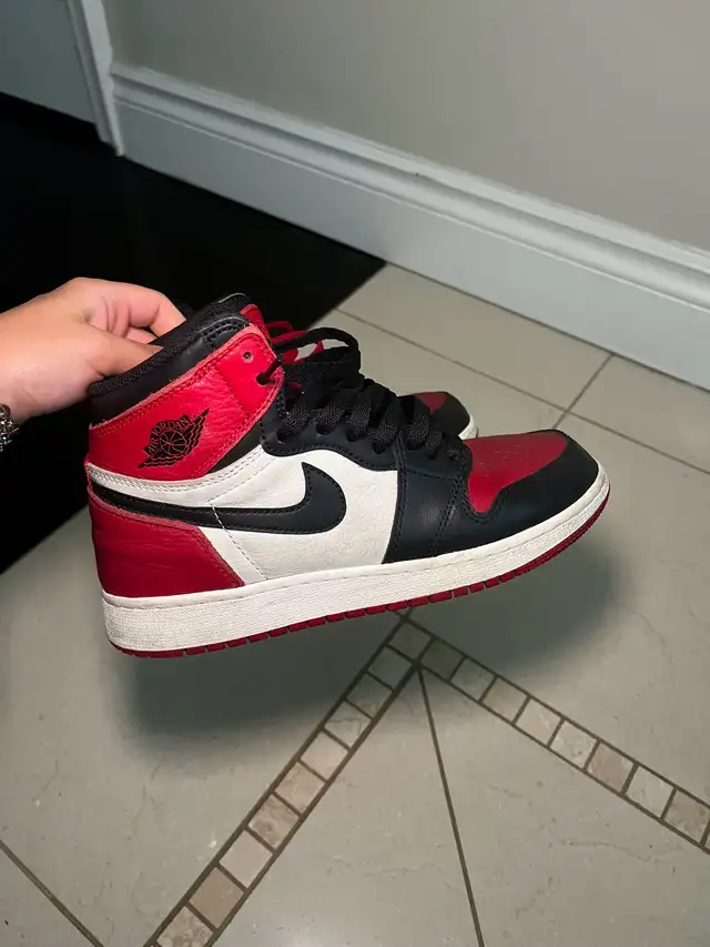 bred toe high og retro Jordan 1s in Men's Shoes in Kitchener / Waterloo - Image 2