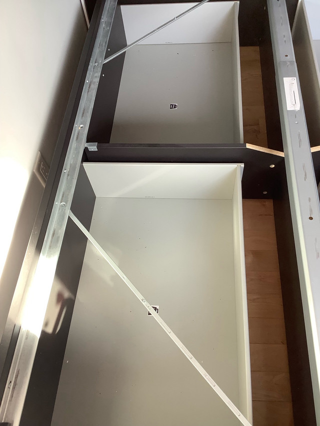 Lit double noir à tiroirs  de chez Ikea  (2x) dans Lits et matelas  à Laval/Rive Nord - Image 3