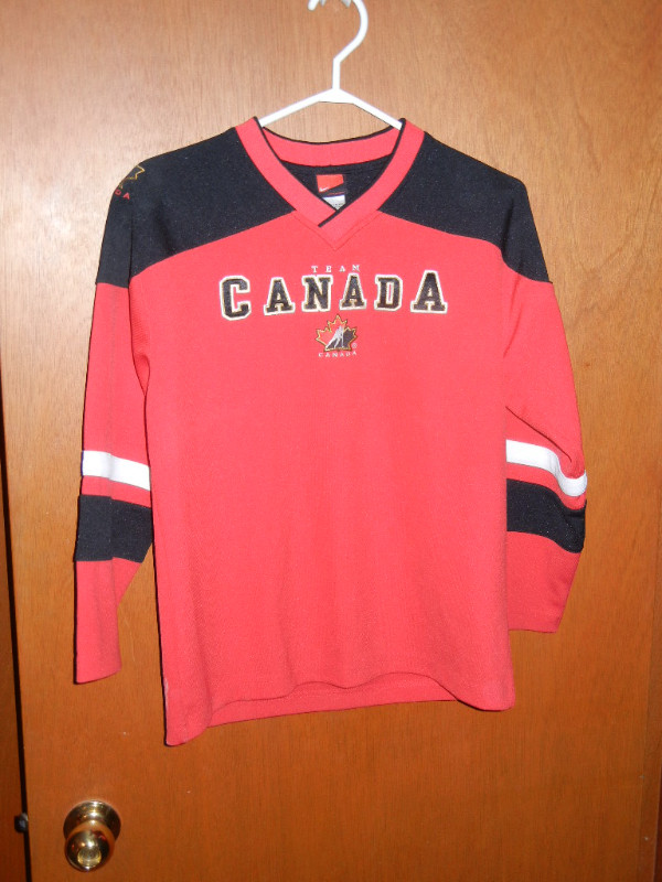 Nike Team Canada Kids Hockey Jersey (10-12) in Hockey in St. Catharines