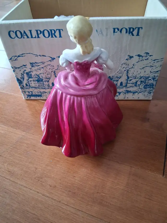 Coalport Ladies of Fashion Amanda figurine in Arts & Collectibles in Kitchener / Waterloo - Image 3
