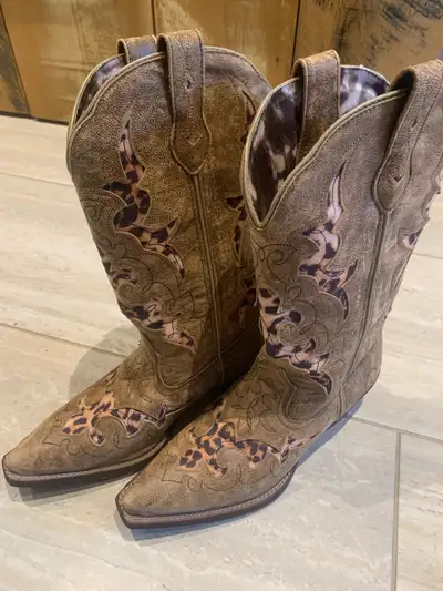 ladies size 7.5 cowgirl boots , View more