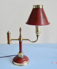 Beautiful Vintage Brass Toleware Desk/Table Lamp