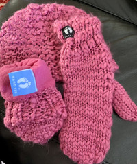 Hang Ten knitted mittens and hat