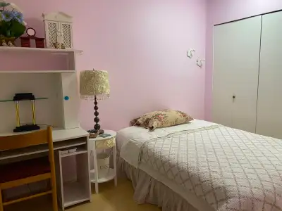Offering a clean, comfortable, and quiet private room in a prime Brentwood location. Perfect for a s...