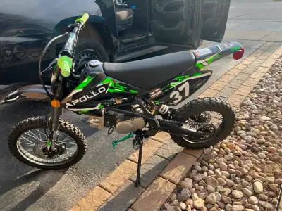 Selling my sons dirt bike great starter bike 900