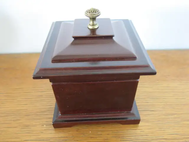 MUSICAL RING / JEWELRY BOX by BOMBAY - NIB
