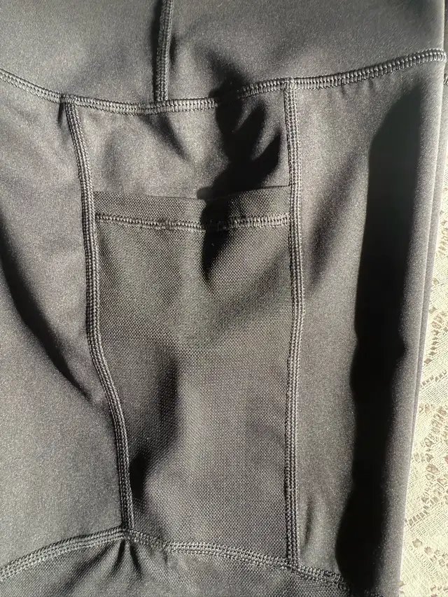 Aerie Woman’s High-Waisted Shorts (M) In excellent condition!! in Women's - Bottoms in City of Toronto - Image 5