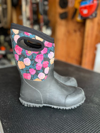 Girls Bogs winter boots - Size 2