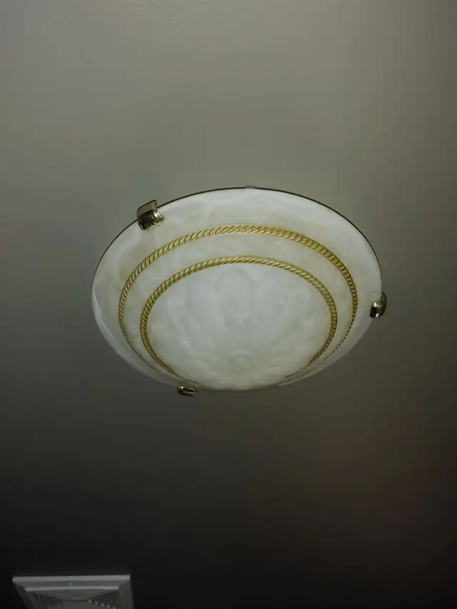 Appliqués murales  (2) verre givré in Indoor Lighting & Fans in Québec City - Image 6