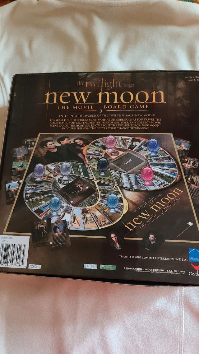 The Twilight Saga " New Moon" Board Game in Toys & Games in Belleville - Image 2