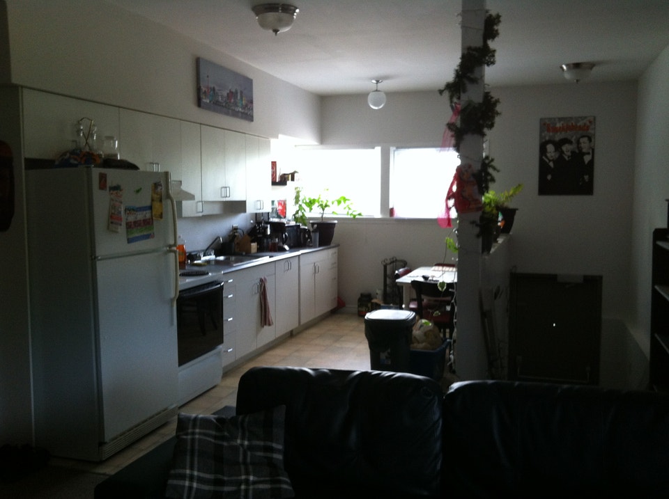 QUALITY LARGE 1 BDRM -EAST CITY - ON ROTARY TRAIL-AVAIL NOV. 1ST 2