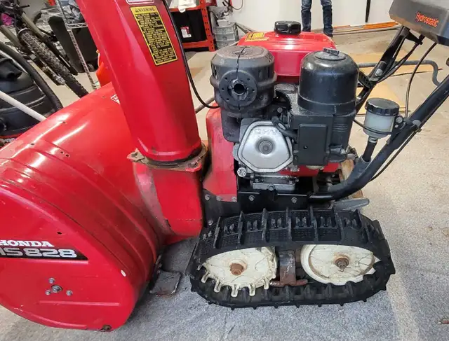 Snowblower Honda HS828 TCS track type, engine Honda GX240 | Snowblowers ...