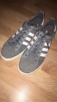 Paire chaussures adidas