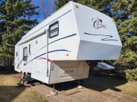 5th Wheel Cardinal Camper with Generator Open to  Offers