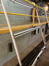 Commercial roof ladder rack