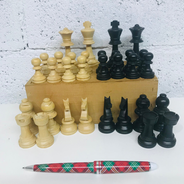 Petit jeu d’échecs vintage 1960 France  1 pce 5/8 roi dans Art et objets de collection  à Laval/Rive Nord - Image 2
