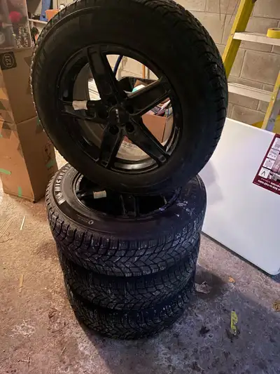 Like New Michelin Tires on RTX Rims – 235/60R17 (5x114.3 Bolt Pattern) Selling a set of like-new Mic...