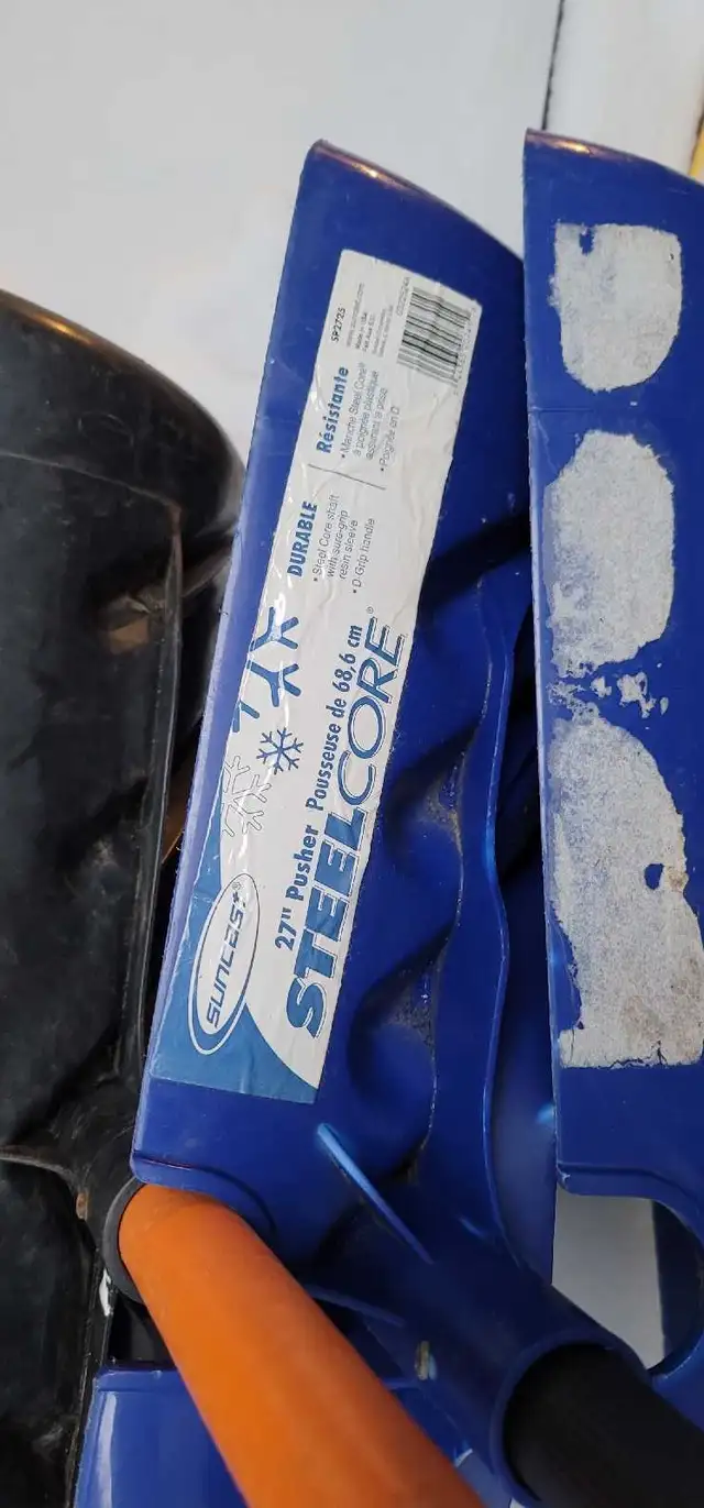 Snow Shovels (Various) in Outdoor Tools & Storage in City of Toronto - Image 3