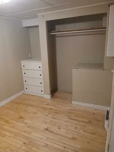 Hi there, I have a 1 bedroom 1 bathroom mini home available for rent. Also has a mini barn for extra...