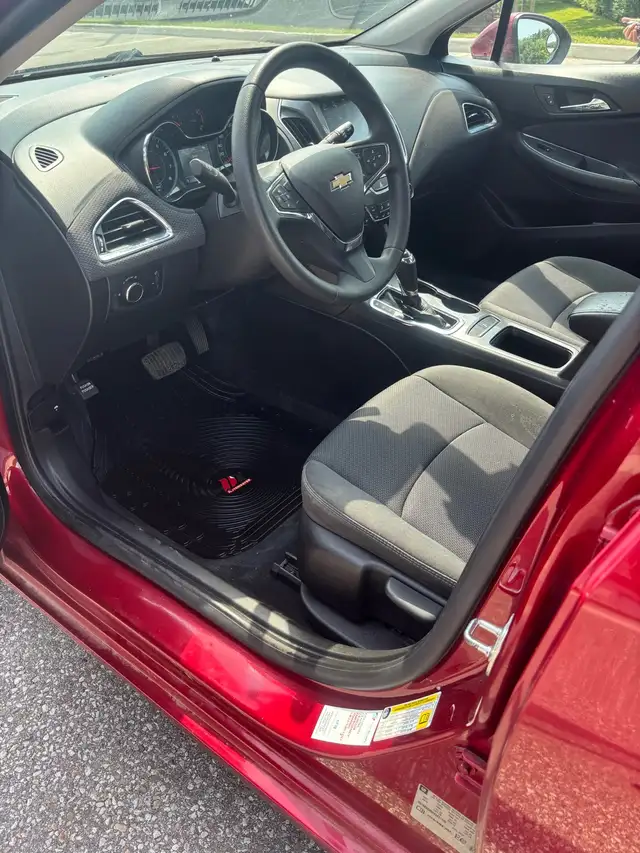 2017 chevy cruze LT hatchback 536633639364218882