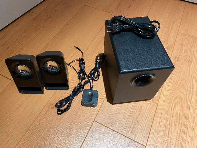 Logitech Z213 Multimedia 2.1 Speakers with Subwoofer - $37 dans Haut-parleurs, écouteurs et micros  à Ouest de l’Île