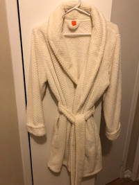 Ladies Joe Fresh plush robe $25 medium, cream colour