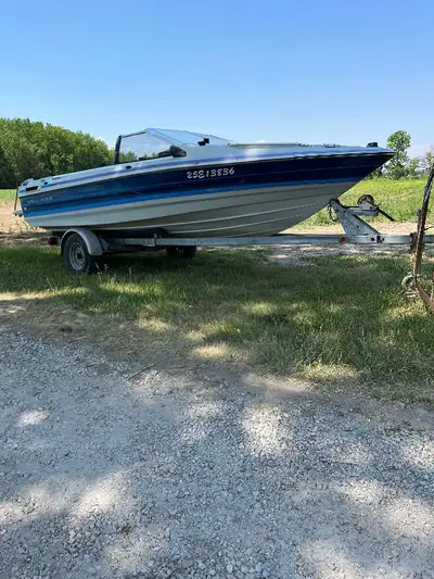 16 ft Bayliner. It has a 2.3L Ford OMC outdrive. The boat needs a bit of cleaning and a new carpet....