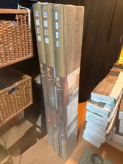 Plancher de bois stratifié Kronoclic, couleur chêne château, épaisseur 8 mm. Le plancher a été retir...