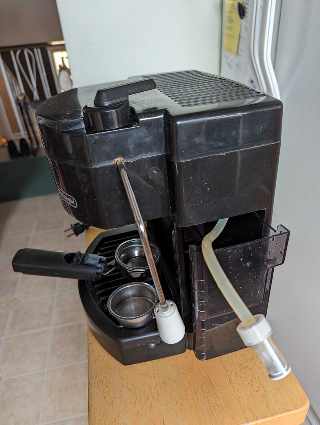 DeLonghi Type; Bar 16 U  espresso machine  in Coffee Makers in Calgary