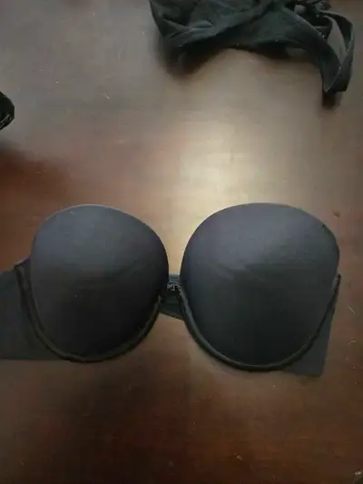 This is a La Senza black strapless bra, size 36C, in good condition. It’s perfect for any outfit tha...