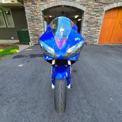 2001 Yamaha R1 Super clean 29600 kilometers LED turn signals, Competition Werkes tail tidy, R&G fram...