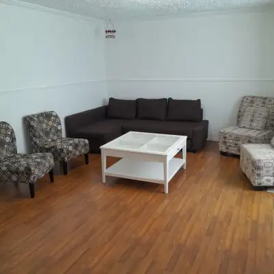 This upper level is newly renovated and includes 3 bedrooms, 1.5 washrooms, full kitchen, full livin...