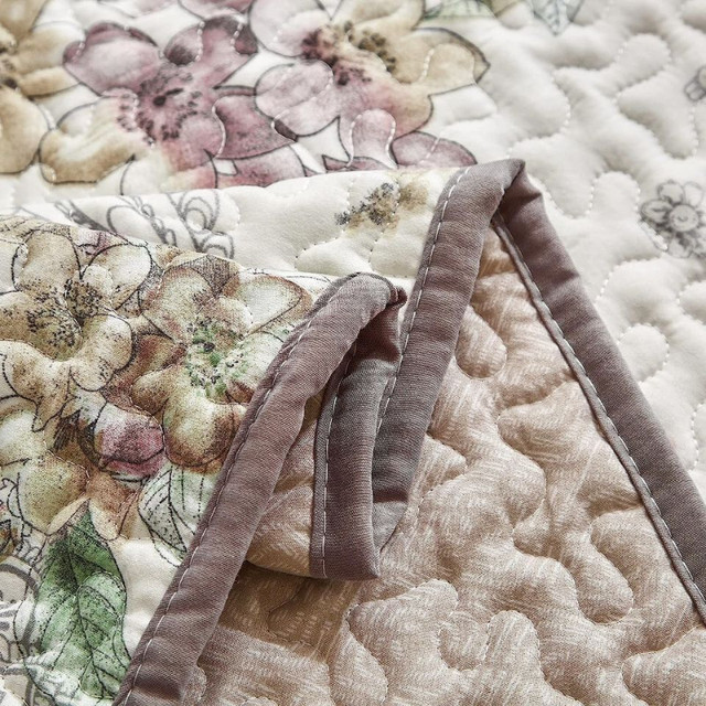 New 3 PC Pink &amp; Beige Floral  Quilt Set • QUEEN $85 / K $90 in Bedding in Barrie - Image 3