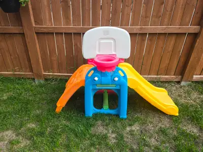 Kids have outgrown this so it needs to go! Easy enough to take apart so it fits in a vehicle if need...