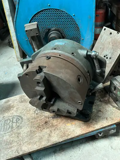 12” Yuasa Index head, for milling machine, 3 jaw chuck, horiz/vert position. 4” hole thru, mod.. 550...