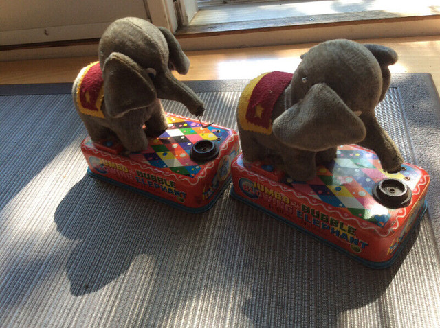 Charlie Weaver tin toys- Vintage 1960’s Bubble Blowing Elephants in Arts & Collectibles in Saskatoon - Image 3
