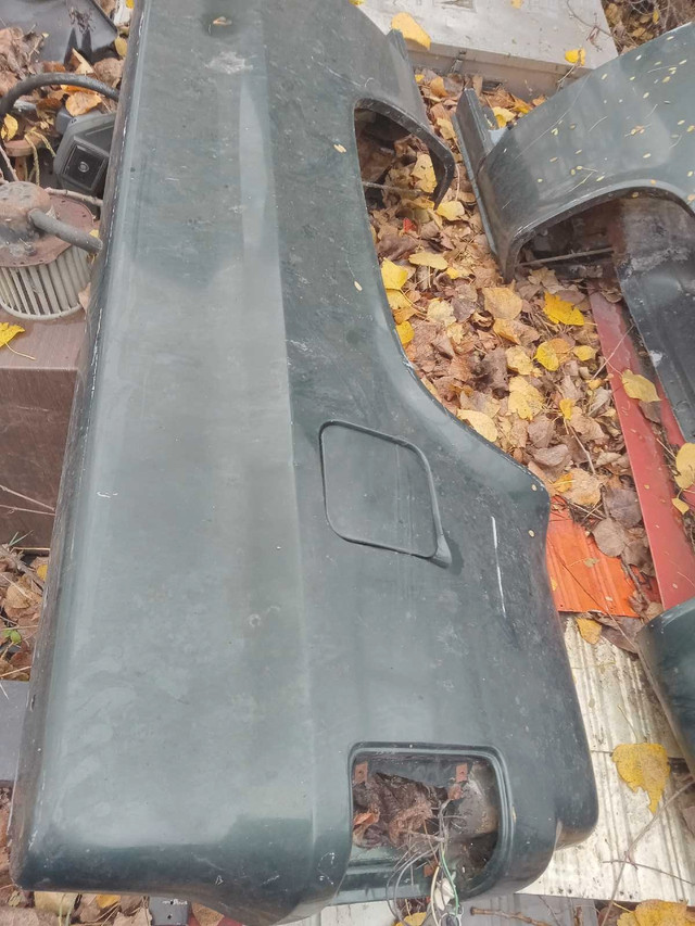 1978 to 1991 chev blazer / jimmy quarters in Auto Body Parts in Renfrew - Image 2