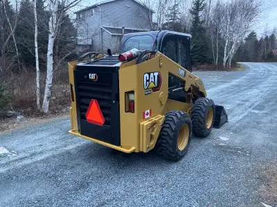 2020 skid steer 246D new caterpillar tires and rims new paint new deckles very clean machine 10 foot...