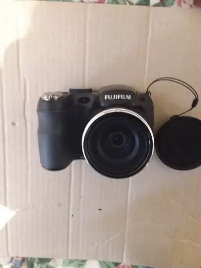 Fujifilm FinePix S2950 14MP 18x optical zoom, View more