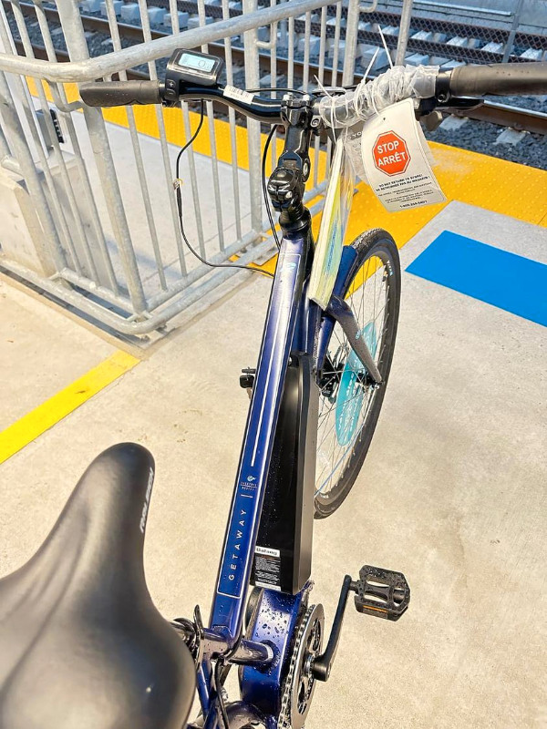 Brand New Raleigh Getaway Electric Bike (Price Negotiable) in Road in City of Toronto - Image 3