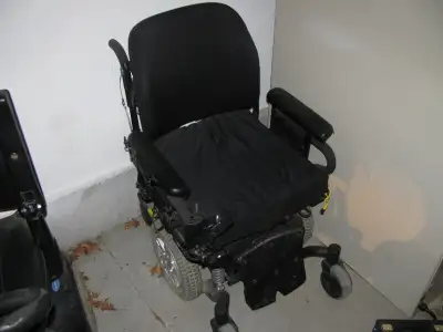 Quantum Electric Wheelchair in excellent working condition. Fully adjustable. Model INFINFB2188.