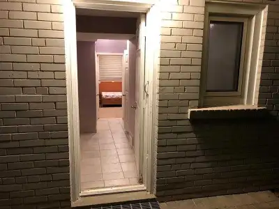 2 Rooms Basement Unit Near Seneca College Bayview Village
