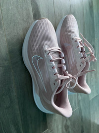 Women’s Nike air winflo 9 size 8