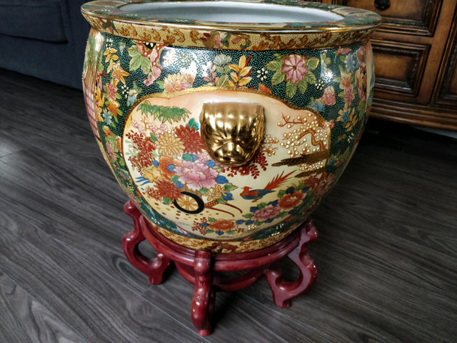 XL Vintage Chinese Porcelain Enamel Koi Fish Bowl Planter Geisha in Arts & Collectibles in Oshawa / Durham Region - Image 3